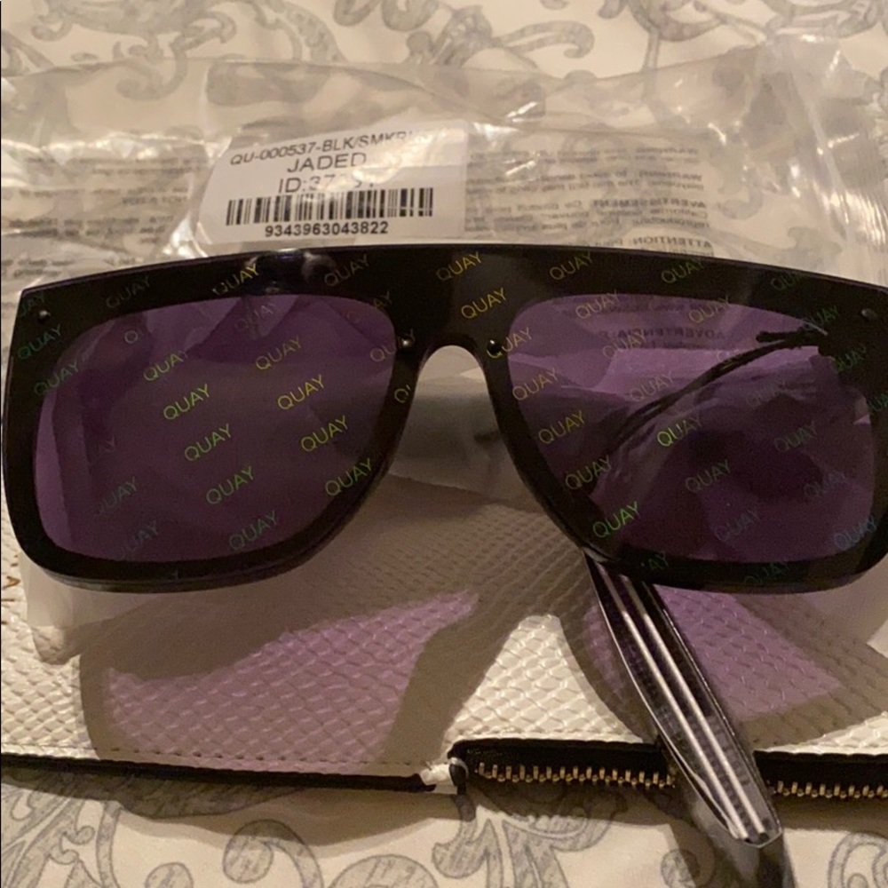 Quay Jaded sunnies